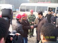 山東省委常委、副省長王軍民到集團公司援建北川人民醫(yī)院工程視察指導工作